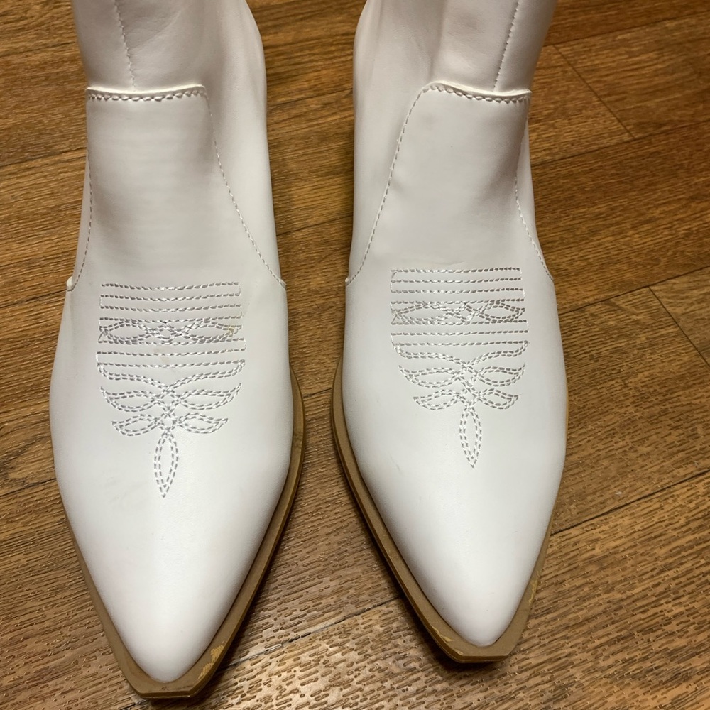 Women’s Code West Ivory Ankle Boots Size 7 NWT